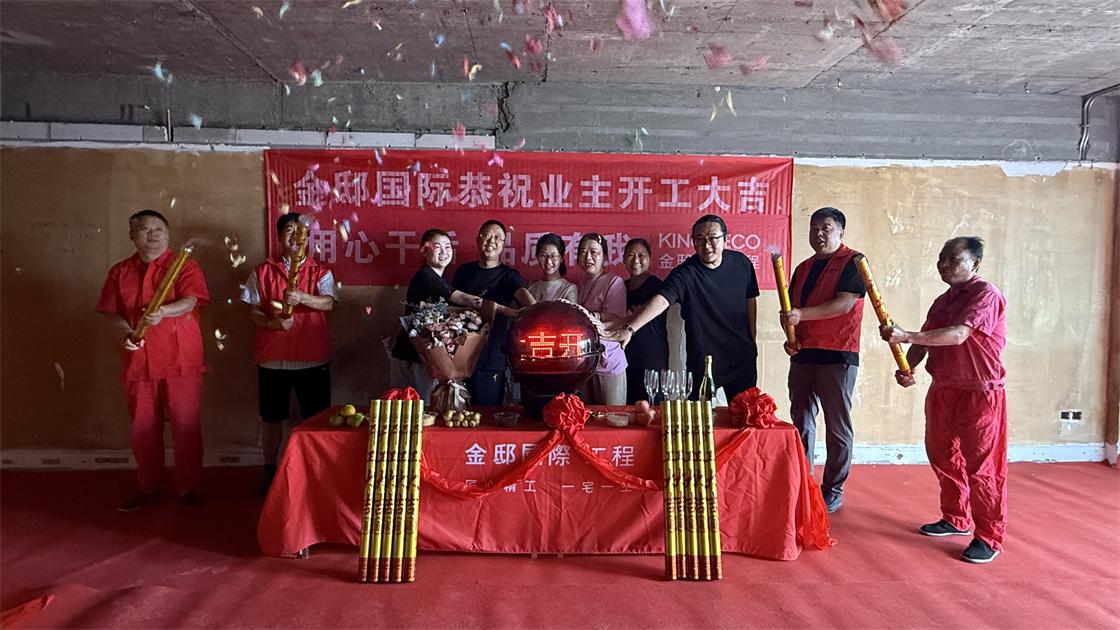 云天收夏色，木叶动秋声